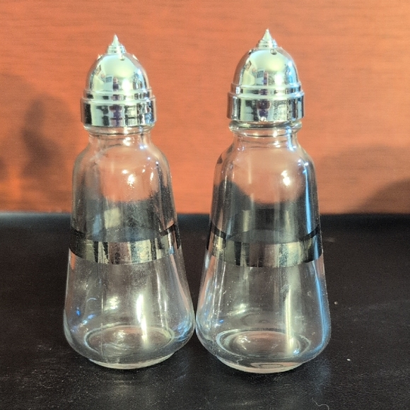 Vintage Salt And Pepper Shakers - Picture 1 of 12